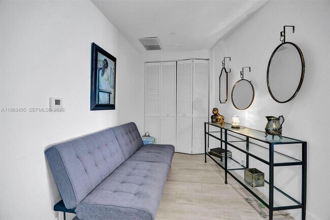 Building Photo - 121 NE 34th St