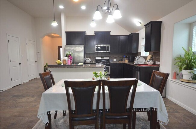 Building Photo - 5632 Sabbia Dr