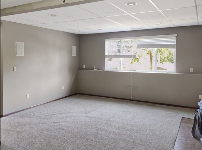 Building Photo - Split-Level Stunner with Skylight, Hardwoods & Room to Grow