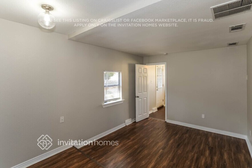 Building Photo - 4405 Wellesley Ave