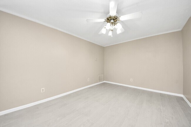 Building Photo - 1307 Glen Echo Dr