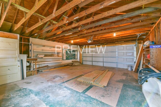 Building Photo - 221 11th Ave N