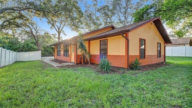 Building Photo - 1800 Poinsettia Ave