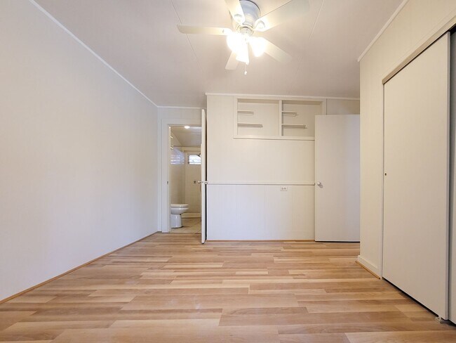 Building Photo - 1132