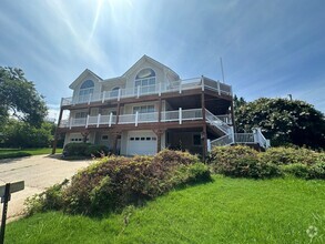 Building Photo - Large Home off Bay Drive in Kill Devil Hills