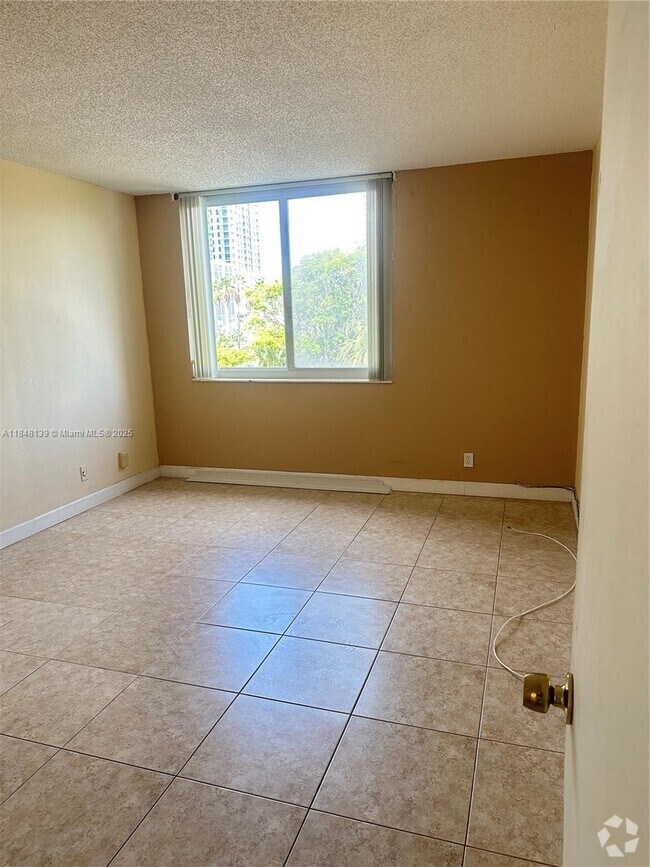 Building Photo - 9143 SW 77th Ave