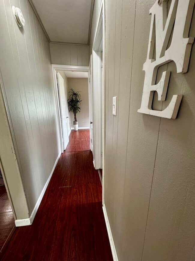 Building Photo - 3 bed, 1 bath home for rent in Waterloo