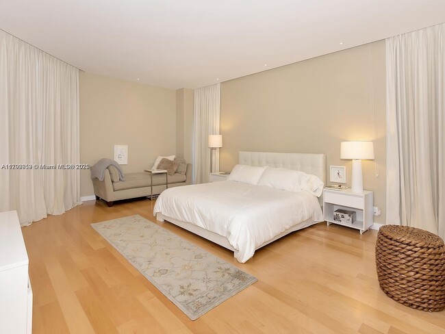 Building Photo - 2711 S Ocean Dr