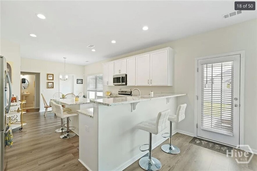 Building Photo - 126 Chalk Farm Way