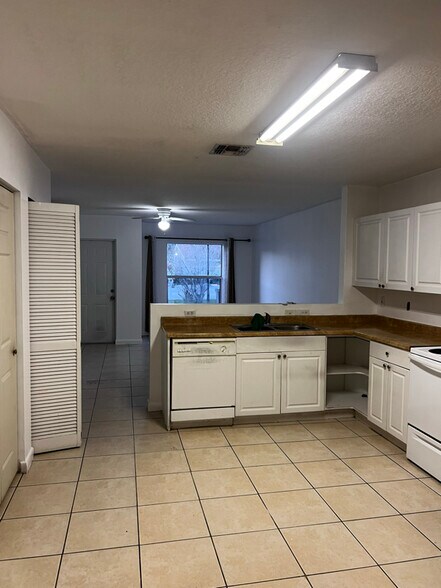 Building Photo - 1311 Emerald Terrace