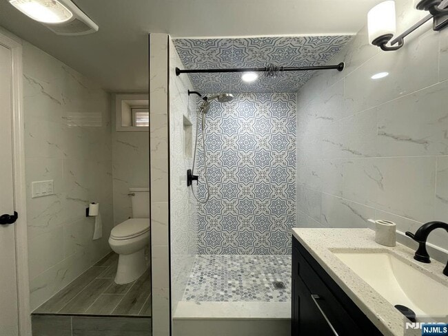 Building Photo - 11 Raymond Pl