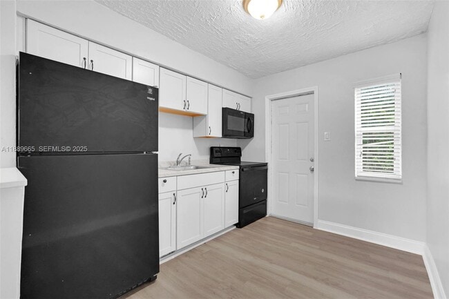 Building Photo - 746 SW 4th St