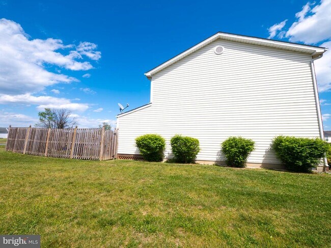 Building Photo - 173 Equestrian Dr