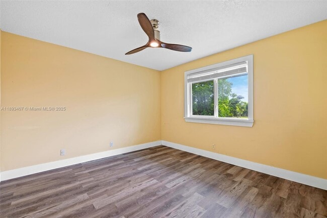 Building Photo - 16530 Royal Poinciana Ct