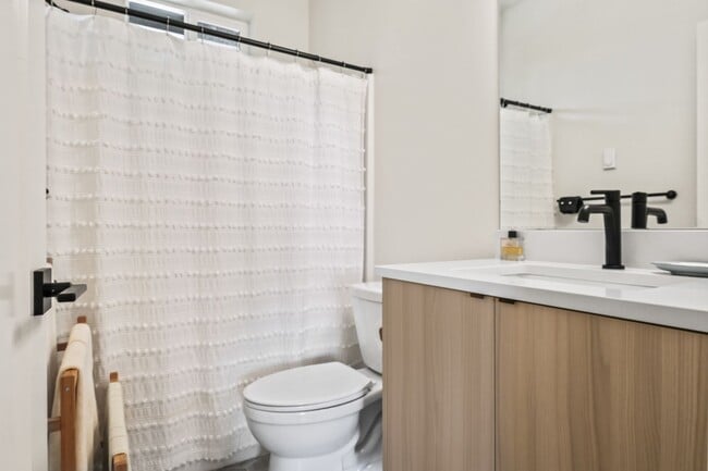 Building Photo - 6417 N Greeley Ave