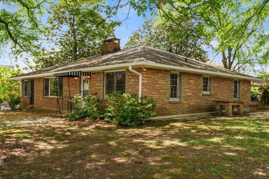 Building Photo - 1930 Hollywood Rd NW