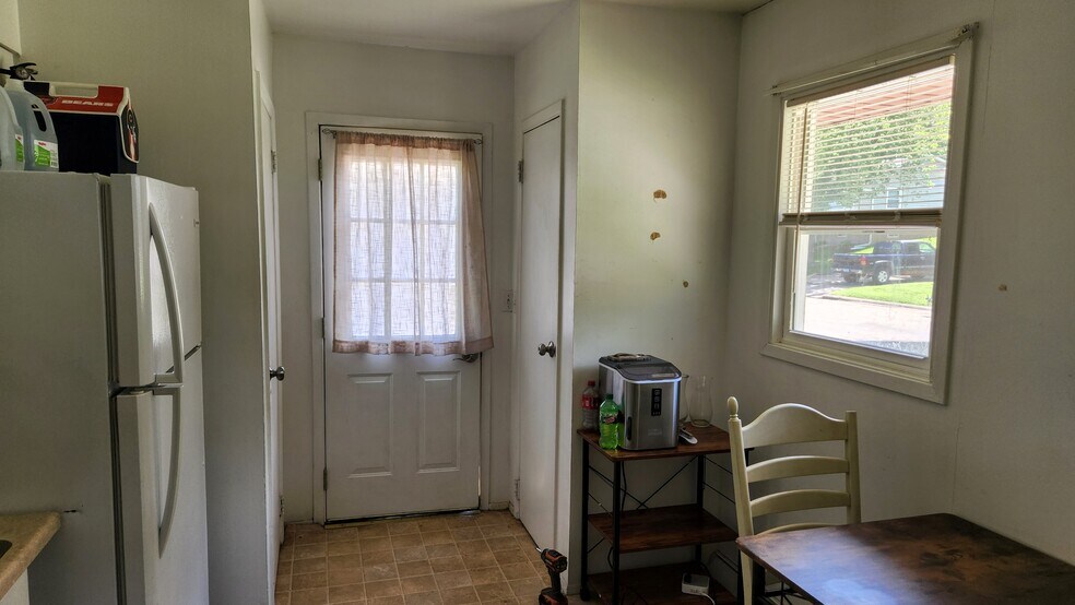 Building Photo - 1136 Briarcliff Ln