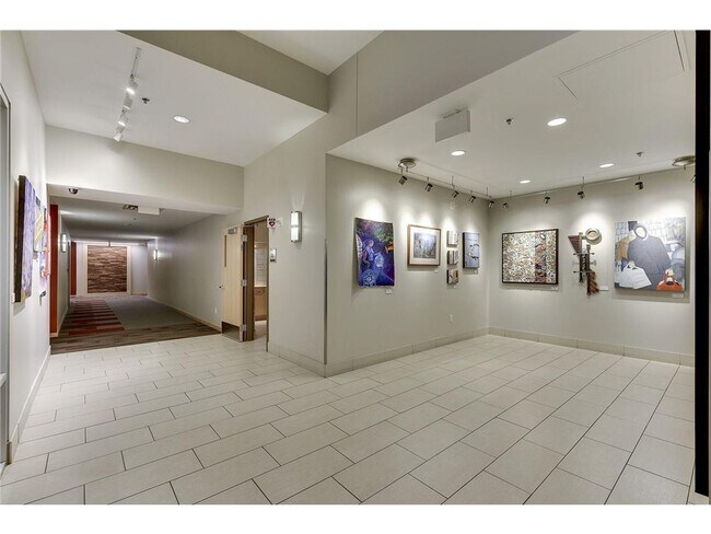 Building Photo - 215 10th Ave S