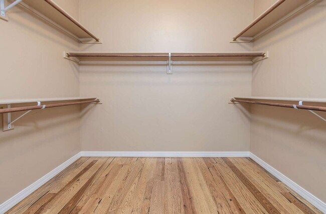 Building Photo - "Stunning 3-Bedroom with Dedicated Office ...