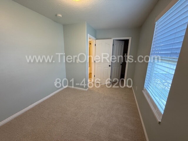 Building Photo - NO DEPOSIT option available for qualified ...