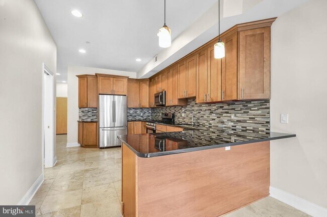Building Photo - 2050 Frankford Ave