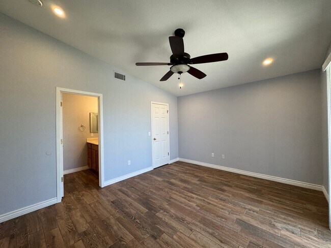 Building Photo - Welcome Home!!