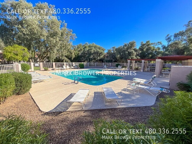 Building Photo - 500 N Roosevelt Ave