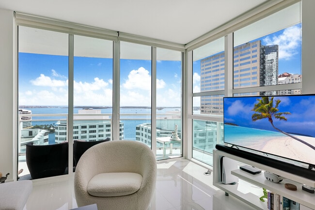 Building Photo - 950 Brickell Bay Dr