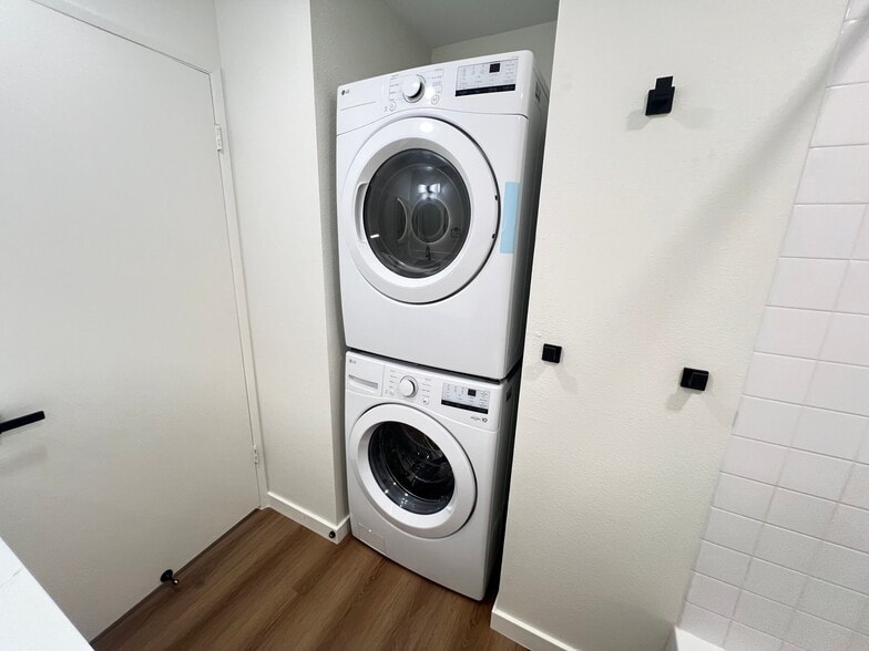 Building Photo - 94-690-690 Lumiauau St