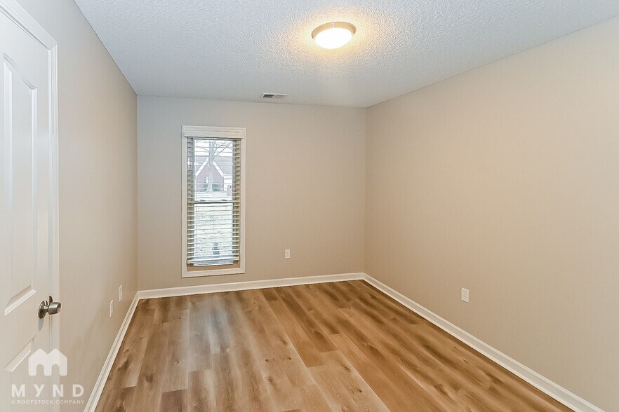 Building Photo - 1935 Pecan Ridge N