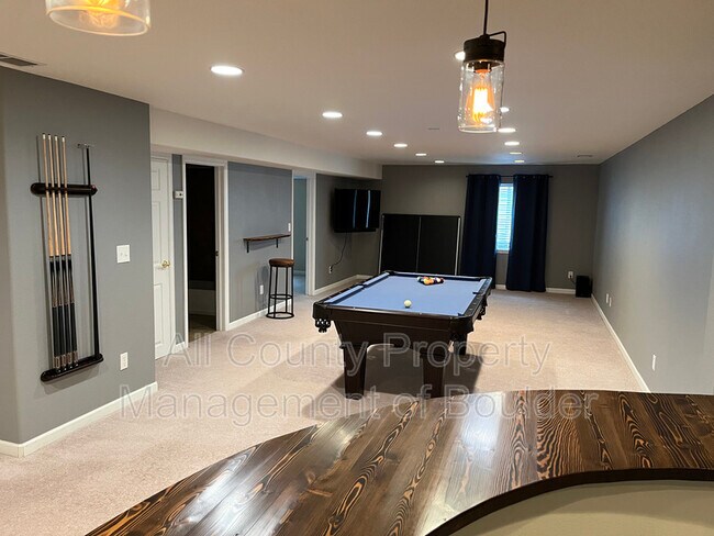 Building Photo - 1445 S Larkspur Ct
