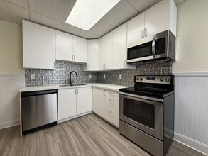 Building Photo - Updated 3BR house with fenced yard!