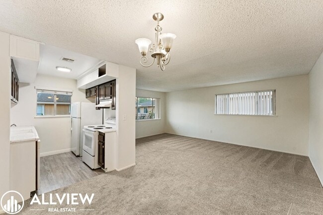 Building Photo - Charming 2-Bedroom Home Steps from Los Rios District