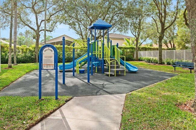 Building Photo - 1132 NW 143rd Ave