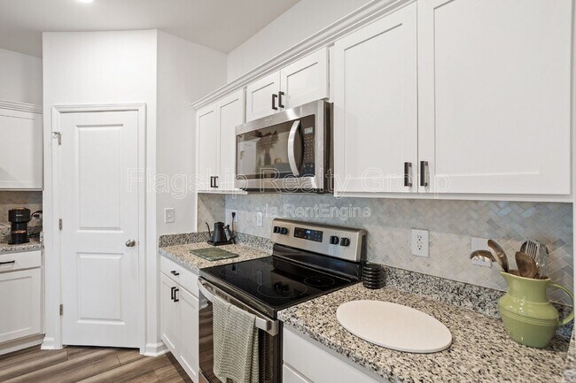 Building Photo - 303 Kenison Way