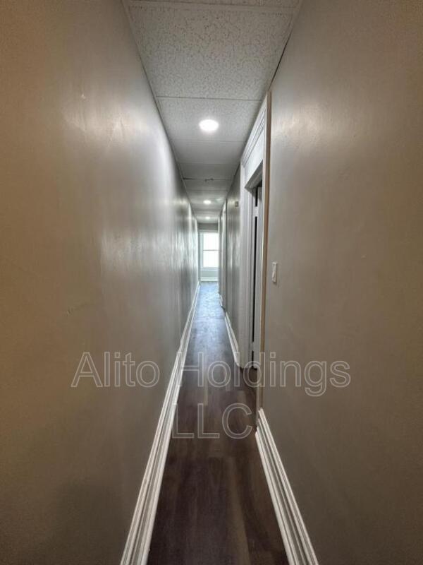 Building Photo - 141 N Eighth St