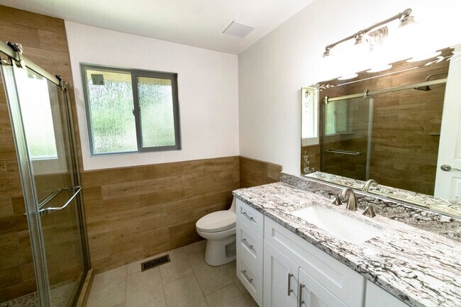 Luxurios Updated 3/4 Shared Bath - 4968 S Spring Run Dr