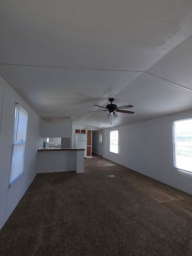 Building Photo - Ready to Move in