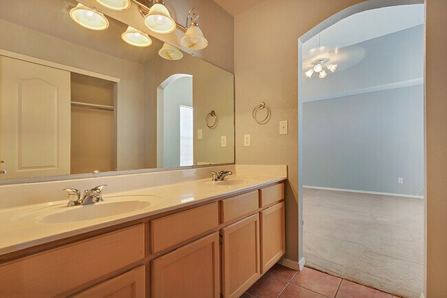 Building Photo - 1417 Plaza Verde Dr