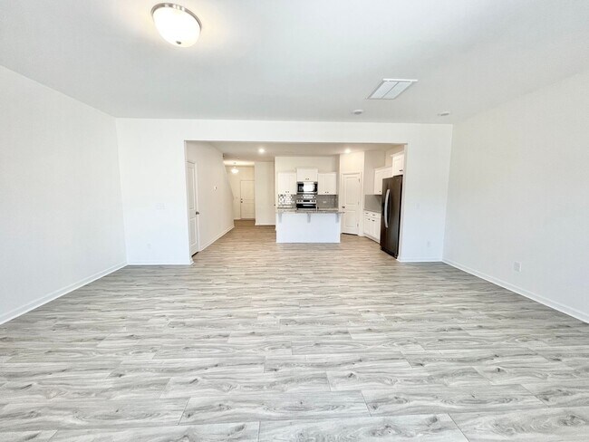 Building Photo - Spacious 3 Bedroom Townhome minutes from I-85 - AVAILABLE July 2026