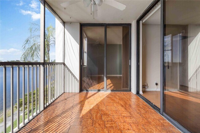 Building Photo - 110 Lake Emerald Dr