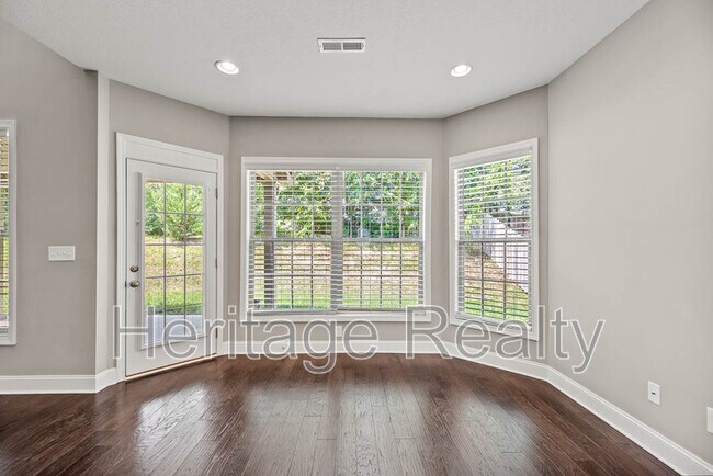 Building Photo - 925 Brookwood Ln