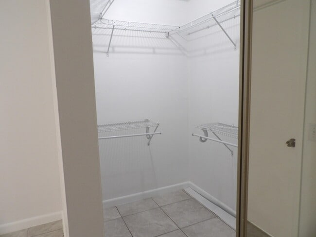 Building Photo - 4132 Palm Bay Cir