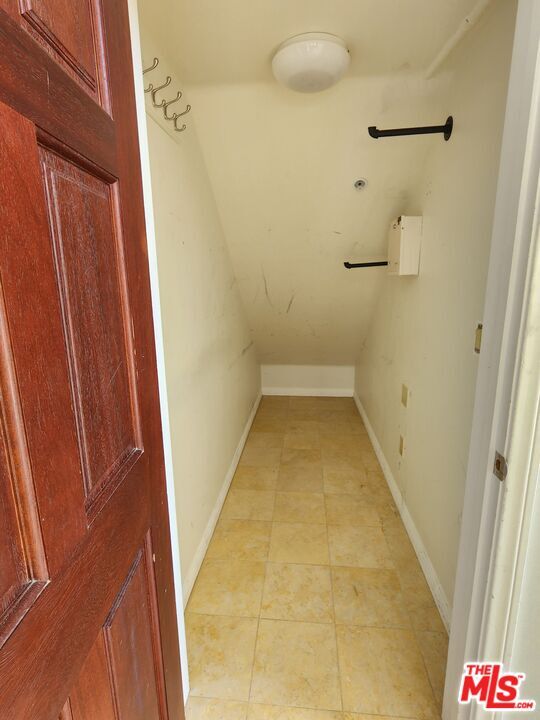 Building Photo - 10389 Almayo Ave