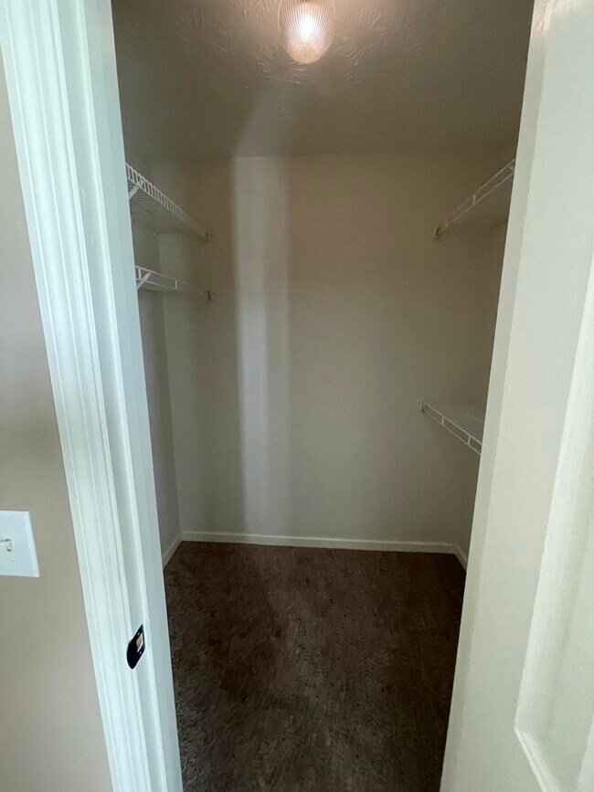 Building Photo - 1024 Heathcliff Dr