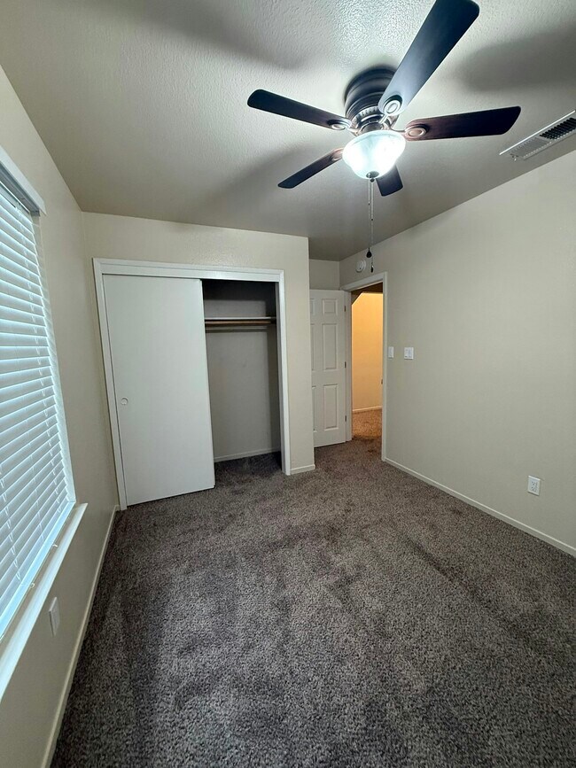 Building Photo - 1725 S Sacramento St