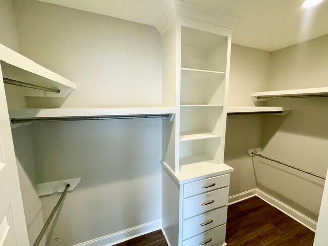 Building Photo - Stunning Germantown School District Rental with Office & Large Fenced Yard