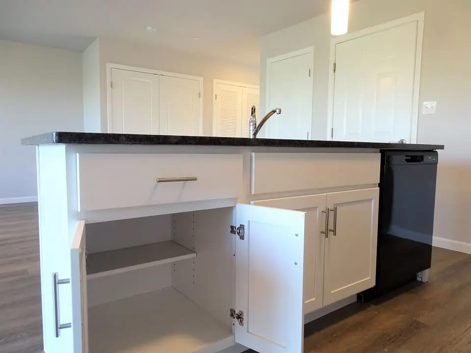 Building Photo - 10 Cobblestone Ct