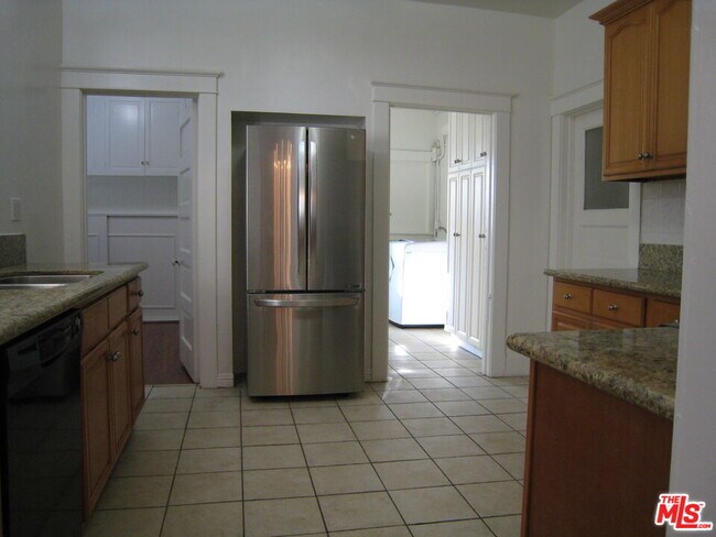 Building Photo - 153 S Gramercy Pl