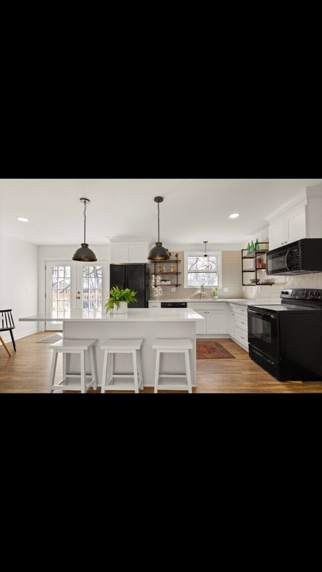 Building Photo - 5017 McLendon Dr